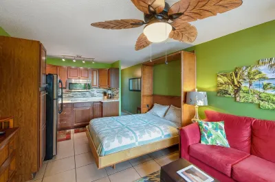 Outstanding Oceanfront Studio - Kona Islander Inn Condos Condo by RedAwning Hotel in zona Kamakahonu