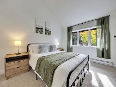 3 Bed Bungalow - Spacious Organic Modern Home Hotels near Brian Head Resort