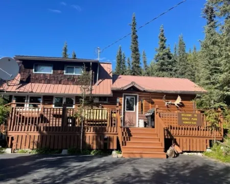 Denali Park Homestead house, Just one mile North from the Park Entrance デナリのホテル