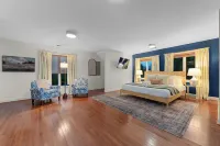 Luxe Bourbon Trail Cabin– Hot Tub/Pickleball/Fire Pit/Pool/Game Room