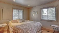 Charming 3-bedroom chalet right off the ski slopes!