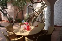 House with garden with 2 bedrooms, 2 bathrooms, 50 meters from Beach