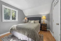 Cozy Chalet 12 Min to Stratton, 7 Min to Bromley & 15 Min to Manchester