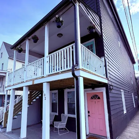 9BR Beach Block Escape – Perfect for Large Groups!