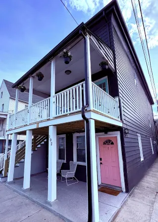 3 Bedroom Retreat Steps from the AC Boardwalk! Unbeatable Location!! Отели рядом с достопримечательностью «Hard Rock Giant Guitar»