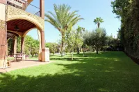 Les Terrasses des Jardins Отели в г. 