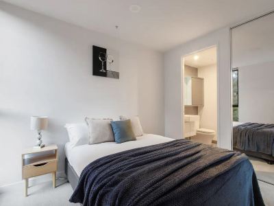 A 3BR Apt Next to Melbourne Zoo, FREE Parking