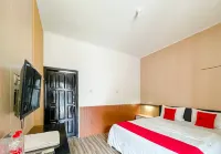RedDoorz Syariah Plus Near Banyuwangi Airport Hotel a Kabat