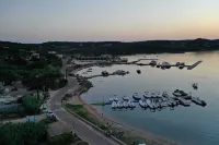 house by the water in the gulf of santa Manza 6 km from Bonifacio and