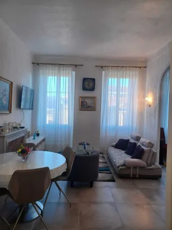 Perle D'azur: Appartement de 56 m2, Charme Avec Plafonds Majestueux, à Grasse" Отели в г. Грас