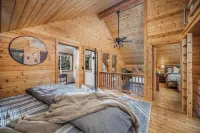 Cozy ski in-ski out cabin, private hot tub. Sleeps 10, 4bd+loft 3bth resort view
