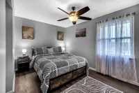 Modern 4-bedroom house near Lake Decatur