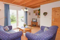 Vacation home in a quiet location, 200m from the nature reserve lake, Mönchshof 13b, with WLAN