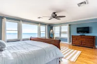 Beautiful home on private beach, sleeps 11! Bring your family and friends!