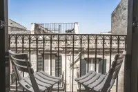 Lovely Central Apartment with 2 Suites — 2 min from the Cathedral Hotels in Monte di Pietà