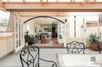 Cosmopolitan lifestyle