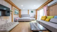Pol Lip House