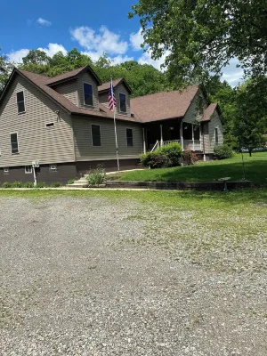 Spacious cozy retreat, off the beaten path close to all Pittsburgh attractions Hotels near Fox Chapel Golf Club