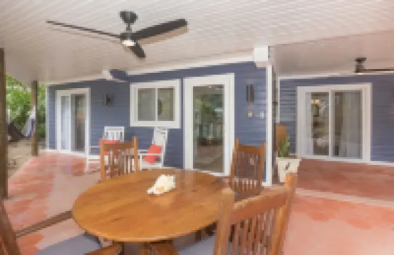 2 Bedroom 2 Bathroom in West Bay Village Roatan on the Beach