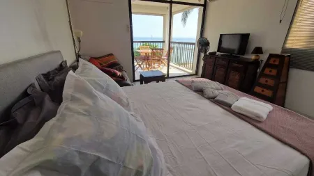 Studio - Magnifique vue mer - Pieds Dans L'eau Отели рядом с достопримечательностью «Grande Baie»