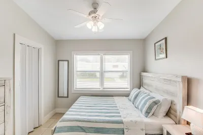 RIVERFRONT community in COCOA BEACH with short  walk to the beach!! Hôtels à proximité de : World of Beer