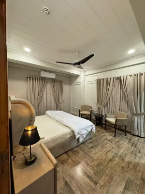 The Walnut: 1BHK Luxury Apt : Self Check-in