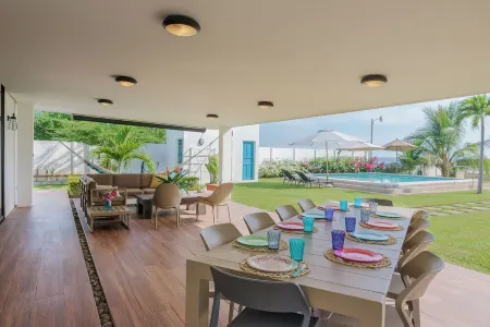 Ayanna Beach Front Heaven