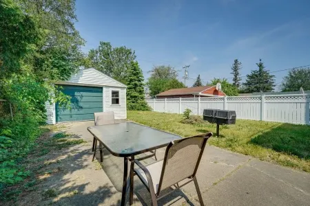 Fully Furnished & Tasteful Home - West Dearborn