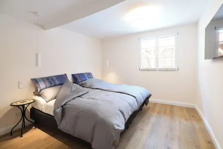 Großes Appartement mit Sonnigem Balkon Blick in den Innenhof