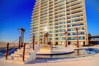 Beachfront 1-bedroom luxury condo at Encantame Towers by the Sea of Cortez. Hotels in 
