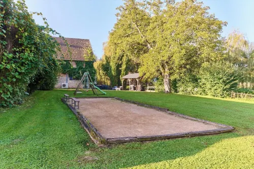 Large property in Burgundy, riverside garden, private indoor pool