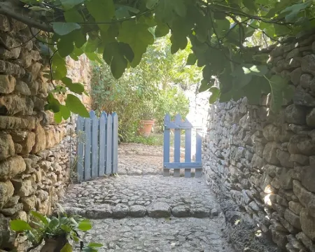 La Petite Figuière, des Lille Nus Mes Figentraeet リュストルのホテル