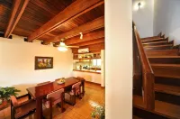 Fabulous Villa 1 Block from Flamingo Beach