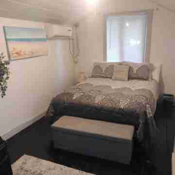 Amazing Island Cottage/2BR in the heart of Nassau! Best location! No car needed! Rooms