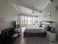 2BD/2BA on the golf course with stunning ocean views 住宿飯店