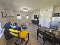 Cozy home on a quiet street minutes to downtown Kingston!