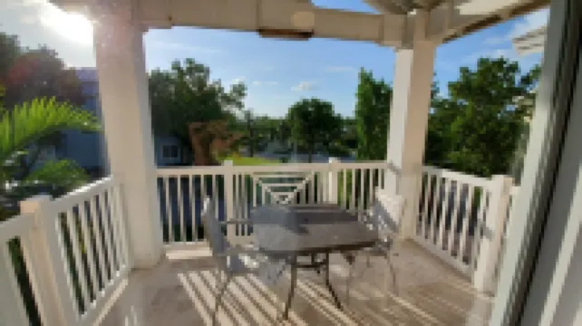 "Gorgeous and Open" 2 Bedroom / 2 Bath Villa