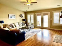 Next to horse races! On lake Hamilton