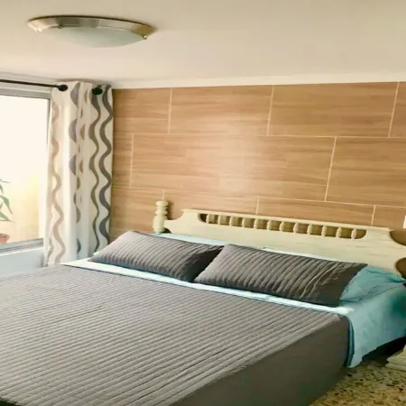 Beautiful Home / No stairs / short walk to public transit