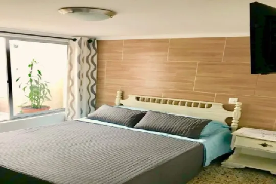 Beautiful Home / No stairs / short walk to public transit