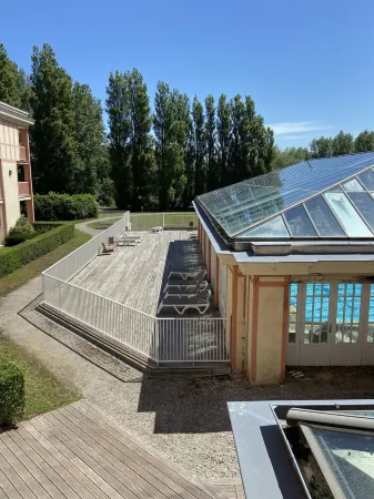 Appt 4/5 Personnes Avec Piscine Tennis et Aire de Jeux Отели рядом с достопримечательностью «Caravaning Stoneham - Touquet & Co»