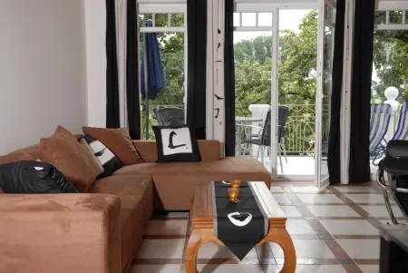 apartment for 2 persons in a villa near the Elb coast , easeful and sunny Отели рядом с достопримечательностью «Музей ГДР»