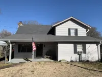 Spacious waterfront cabin located on the lower Sardis lake.
