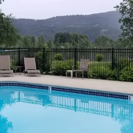 New Remodel! Lakeside Condo w/ Pool, Kayaks, Bikes