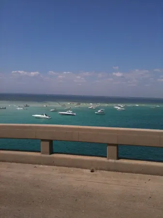 Cozy cottage with Snow Bird monthly rates for the Winter