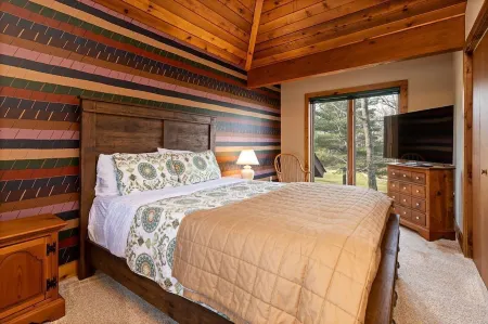 5Min to Ski! Bedroom w/o Steps Golden Tee Sun Room