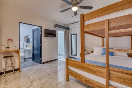 2Bed/1Bath Apartment with Patio in San Jose Center!