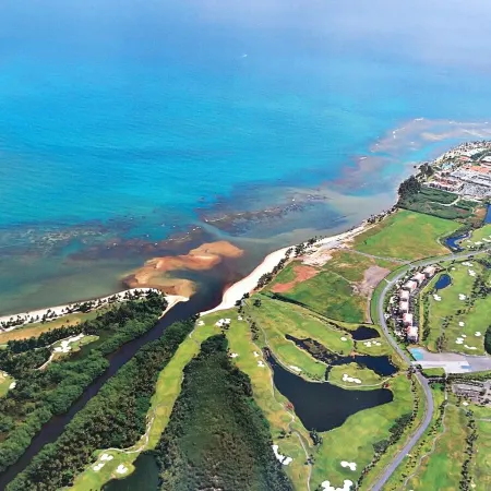 Views! Views! Penthouse with Membership Golfing, Beach, Pool and 2 Carts