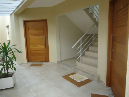 Comfortable rooms 50 meters from the beach. Отели рядом с достопримечательностью «Ubatuba Bus Station»