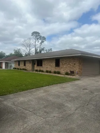 3 bedroom home that's about 10 mminutes away from the local casinos. Отели рядом с достопримечательностью «Crying Eagle Brewing Company»